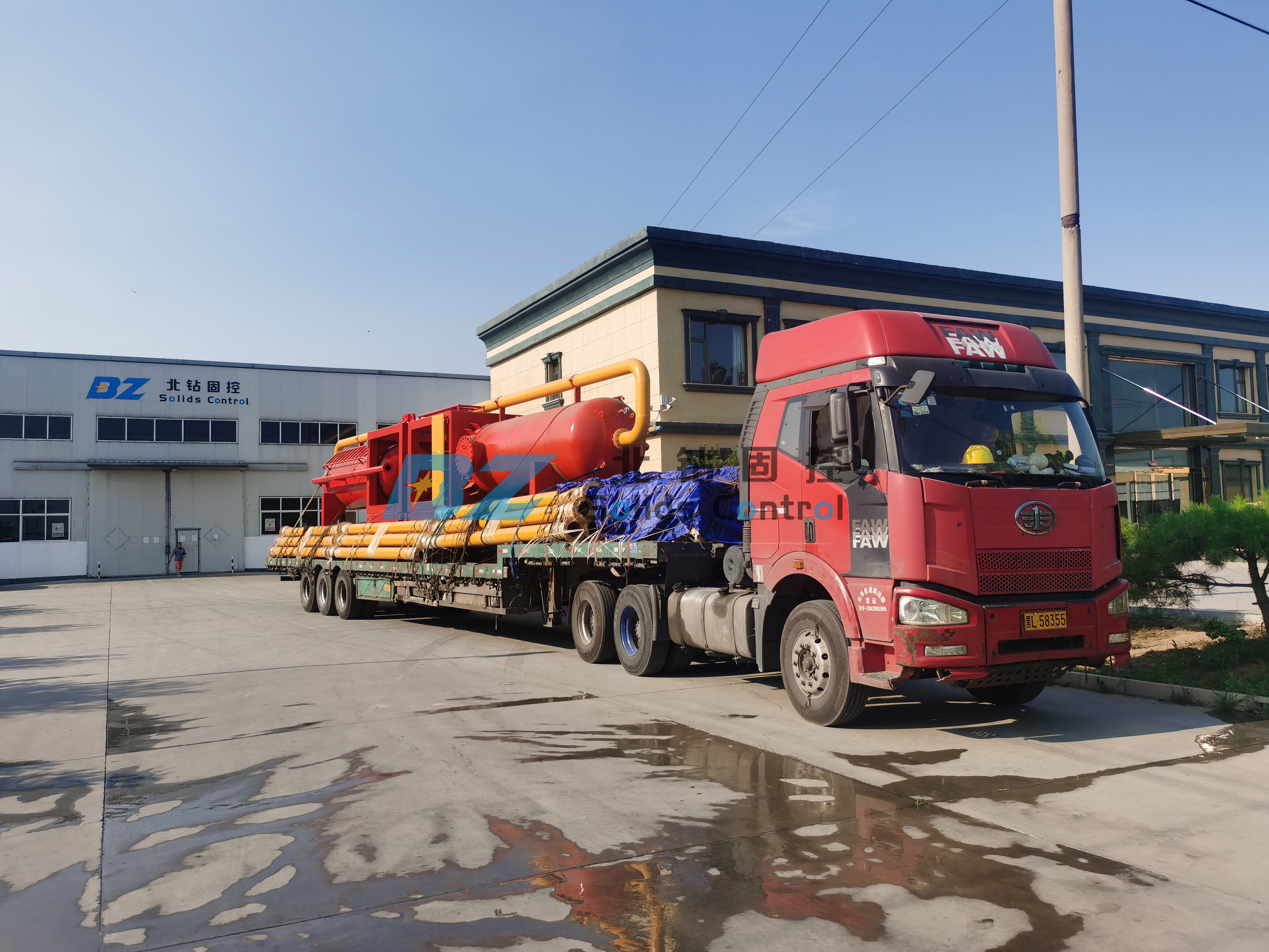 三套液氣分離器和電子點火裝置發往中石油某鉆井現場